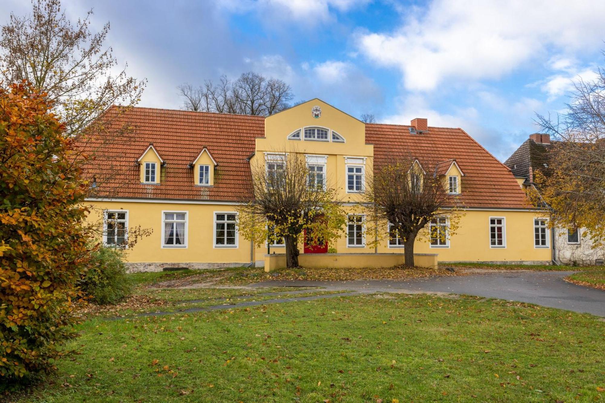 Landferienwohnung Im Gutshaus Ofc 28 Apartment *